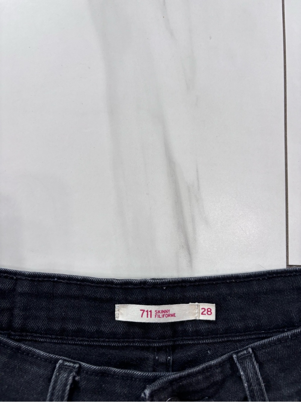 Levi’s black 711 skinny distressed jeans size 28 - stretch - Picture 4 of 8